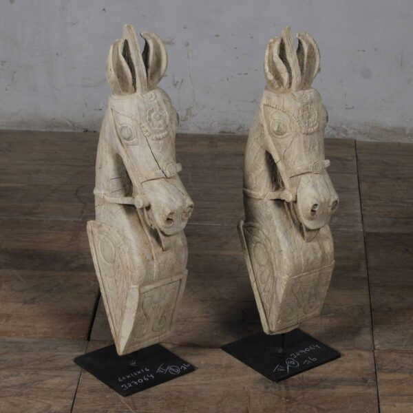 WD HORSE ON STAND - Image 3